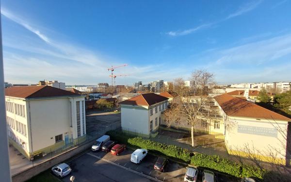 Appartement à vendre    3 pièces • 51 m2 Vénissieux