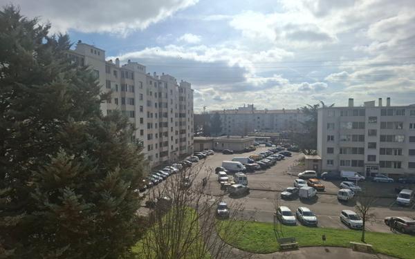 Appartement à vendre    3 pièces • 51 m2 Vénissieux