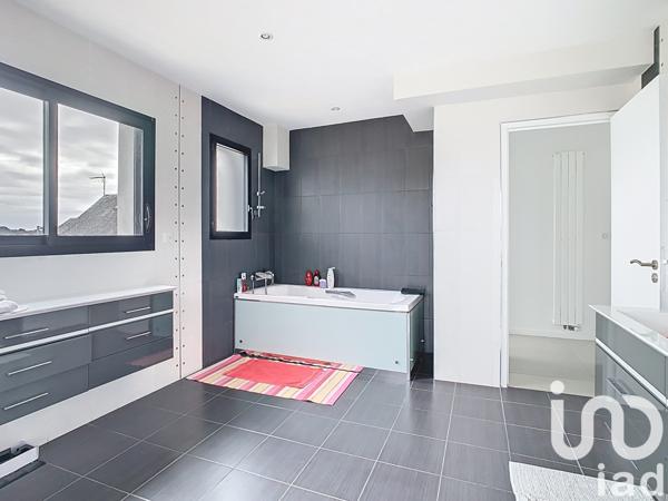 Maison à vendre 6 pièces 232 m² Ploemeur