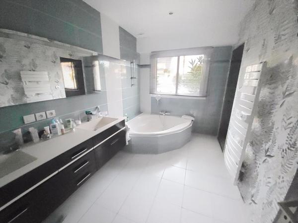 MAISON DE VILLE - GUIDEL -  6 PIECES - 123 M²