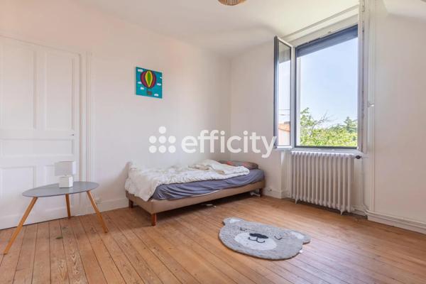 Maison
         7 pièces
        - 199 m² Exclusivité 475 000 € *
