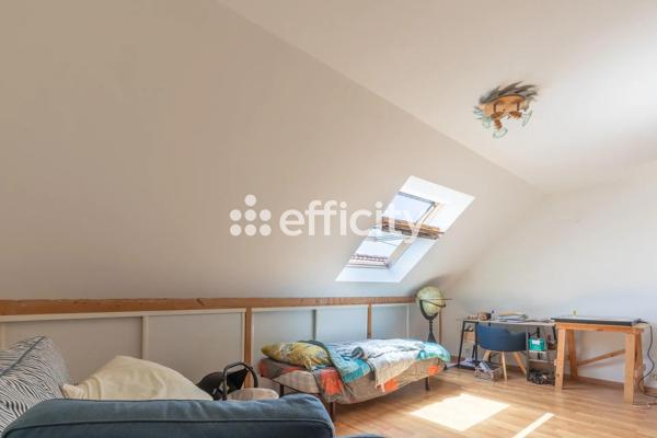 Maison
         7 pièces
        - 199 m² Exclusivité 475 000 € *