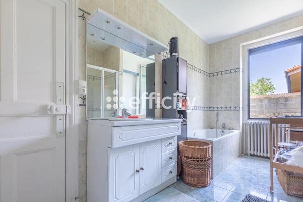 Maison
         7 pièces
        - 199 m² Exclusivité 475 000 € *