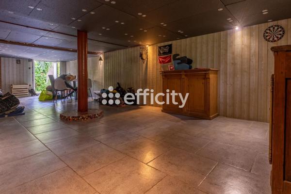 Maison
         7 pièces
        - 199 m² Exclusivité 475 000 € *