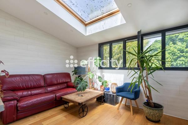 Maison
         7 pièces
        - 199 m² Exclusivité 475 000 € *