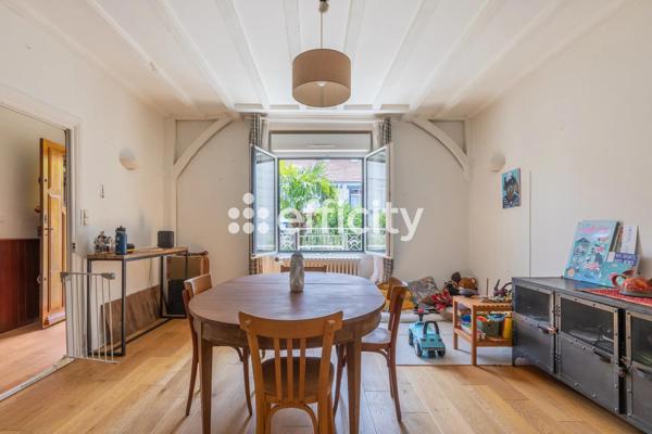 Maison
         7 pièces
        - 199 m² Exclusivité 475 000 € *