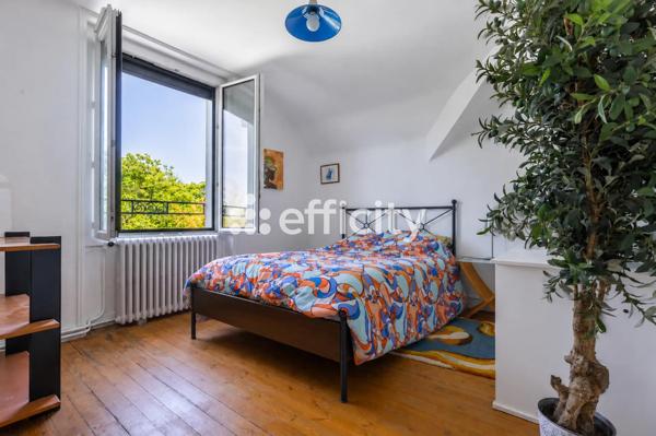 Maison
         7 pièces
        - 199 m² Exclusivité 475 000 € *