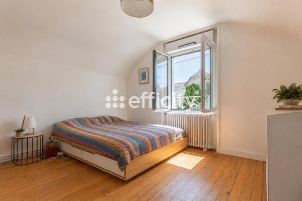 Maison
         7 pièces
        - 199 m² Exclusivité 475 000 € *