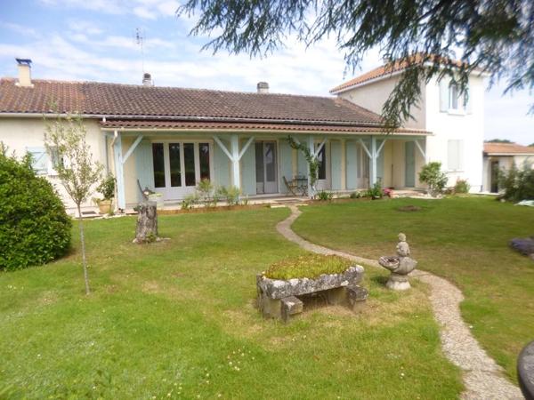 Grande maison de 4/5 chambres avec piscine, grand jardin dans un cadre paisible