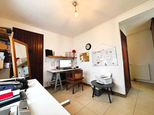 Grande maison de 4/5 chambres avec piscine, grand jardin dans un cadre paisible