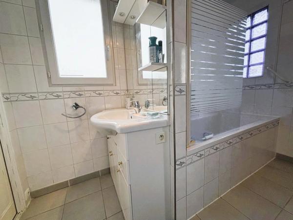 Grande maison de 4/5 chambres avec piscine, grand jardin dans un cadre paisible