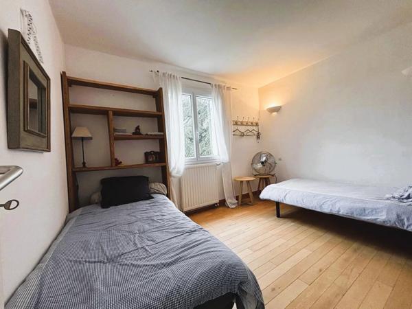 Grande maison de 4/5 chambres avec piscine, grand jardin dans un cadre paisible