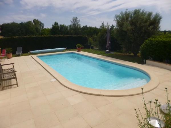 Grande maison de 4/5 chambres avec piscine, grand jardin dans un cadre paisible