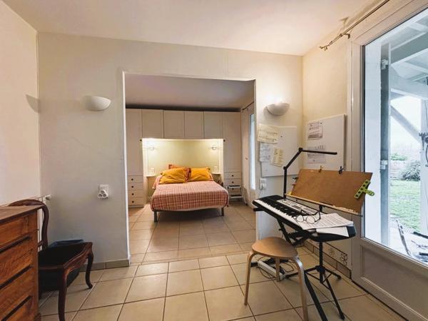 Grande maison de 4/5 chambres avec piscine, grand jardin dans un cadre paisible