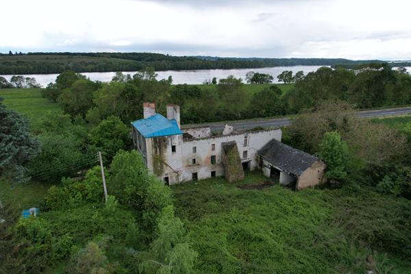 Ancien relais de poste La Menitre 12 pièce(s) 400 m2