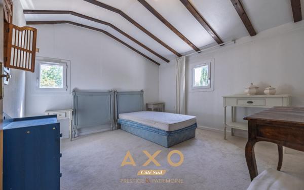 Puyricard -  Maison 215 m2 - Terrain 4300m2 - Piscinable