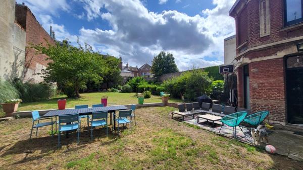 BELLE MAISON BOURGEOISE HYPER CENTRE AVEC GRAND JARDIN