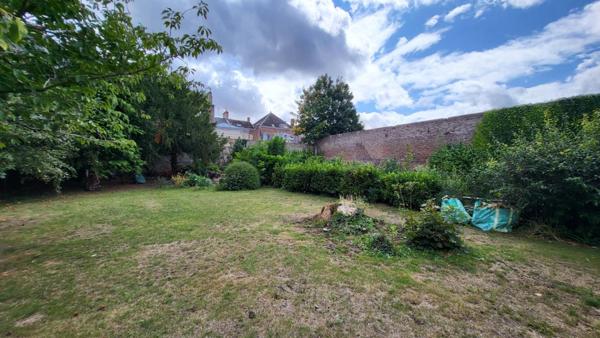 BELLE MAISON BOURGEOISE HYPER CENTRE AVEC GRAND JARDIN