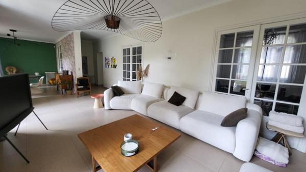 BELLE MAISON BOURGEOISE HYPER CENTRE AVEC GRAND JARDIN