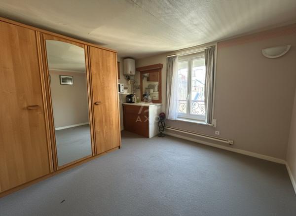 Rue du Faubourg Saint-Martin studio de 12m²