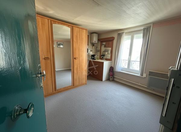 Rue du Faubourg Saint-Martin studio de 12m²