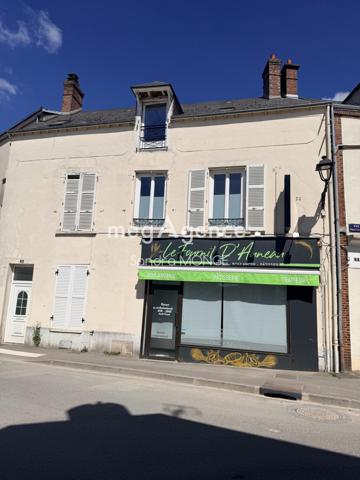 Immeuble à AUNEAU-BLEURY-SAINT-SYMPHORIEN, 28700 - 200m²