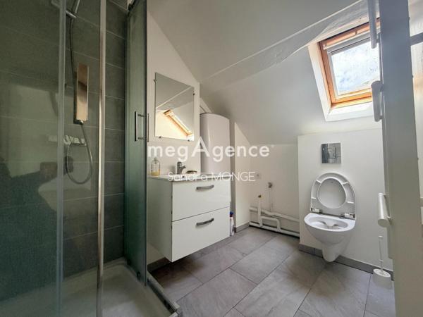 Immeuble à AUNEAU-BLEURY-SAINT-SYMPHORIEN, 28700 - 200m²