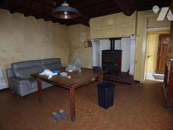 Maison d'habitation construite en pierre, masse et briques sous ardoises, comprenant :
Au rez-...