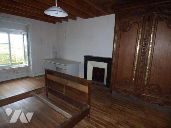 Maison d'habitation construite en pierre, masse et briques sous ardoises, comprenant :
Au rez-...