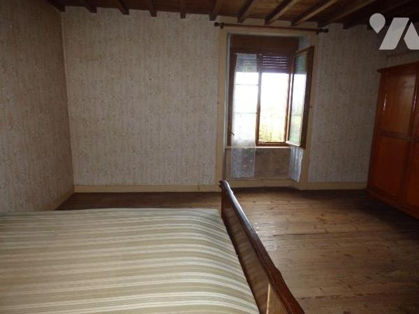 Maison d'habitation construite en pierre, masse et briques sous ardoises, comprenant :
Au rez-...