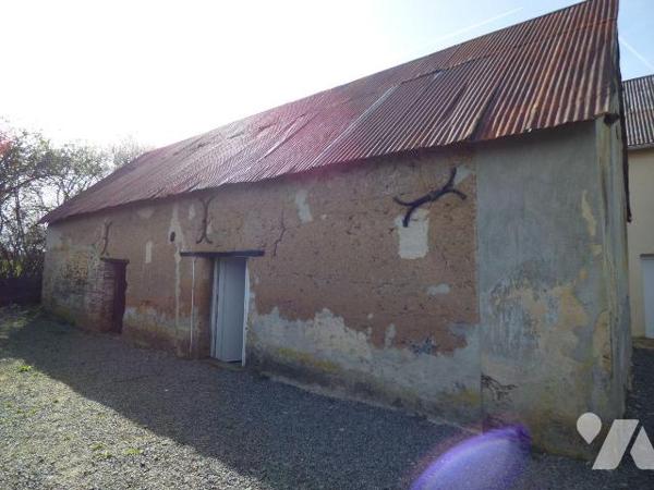 Maison d'habitation construite en pierre, masse et briques sous ardoises, comprenant :
Au rez-...