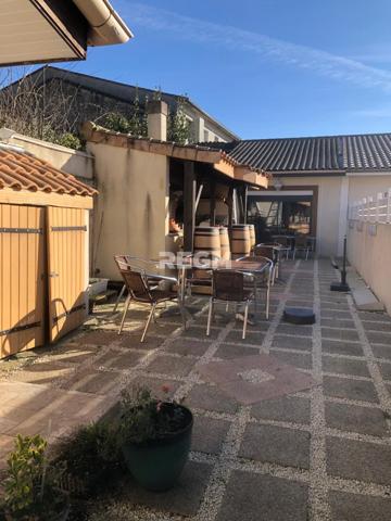 Lesparre-Médoc (33340) Immeuble avec murs et fond de commerce Restaurant