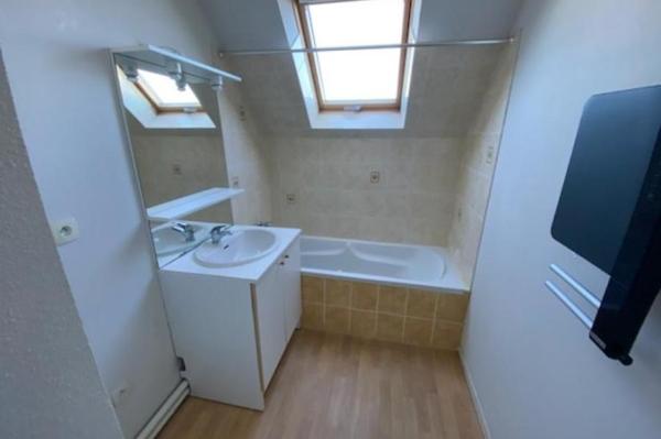 Location - Appartement 3 pièces 66 m 2 VANNES (56000)