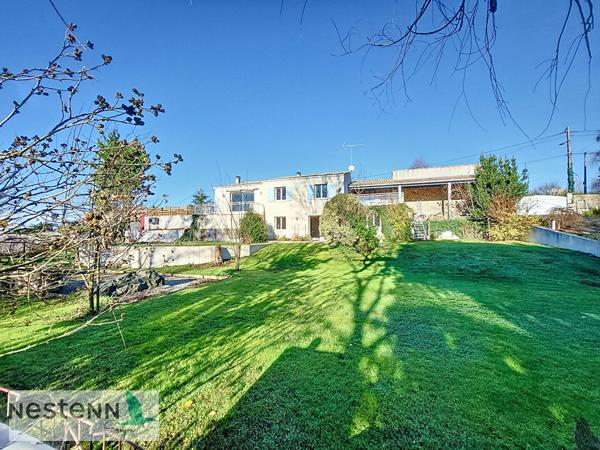 A vendre maison au Gua, 182 m2, 7 pièces, garage double, piscine, sur environ 1800 m²