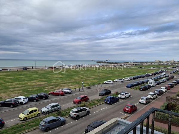 ✨ NOUVEAUTÉ À DIEPPE ! 🌊🏡

Imaginez-vous ouvrir vos volets chaque matin avec une vue exceptionnelle sur la mer, du château de Dieppe jusqu'à la jetée Ouest... 🌅

💙 Cet appartement entièrement rénové en 2022 avec goût et prestations de qualité offre :
✅ Une pièce de vie lumineuse de 28 m² face à la mer
✅ 2 chambres
✅ Une cuisine moderne entièrement équipée et aménagée
✅ Une rénovation complète, aucun travaux à prévoir
✅ Une cave privative
✅ DPE C
✅ Le charme d'une magnifique résidence ancienne parfaitement entretenue

✨ Un bien vendu meublé, prêt à vivre ou à louer immédiatement, dans l'un des secteurs les plus recherchés de Dieppe.
🔥 Les appartements offrant une telle vue sont extrêmement rares sur le marché...
📩 Envie d'être parmi les premiers à le visiter ?

📞 Cécile LECLERC – BSK Immobilier
📱 06 89 96 20 74 pour plus d'informations sur la taxe foncière, les charges de copropriété et programmer un rdv de visite !

🔄 Partagez cette publication, vous connaissez peut-être la personne qui rêve de vivre face à la mer...