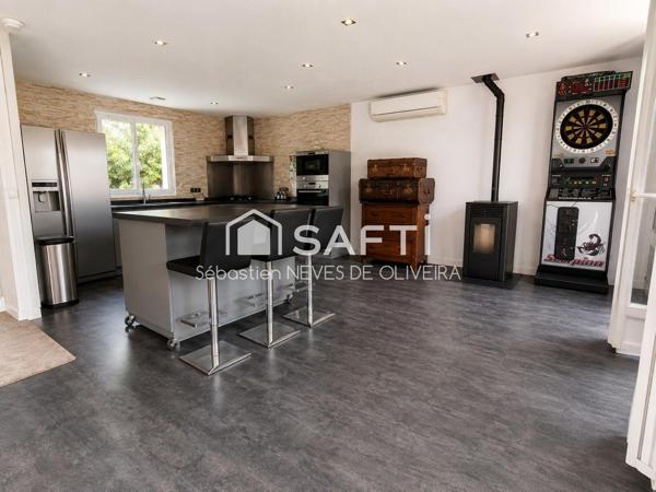 Maison familiale avec grand terrain de 1 157 m²