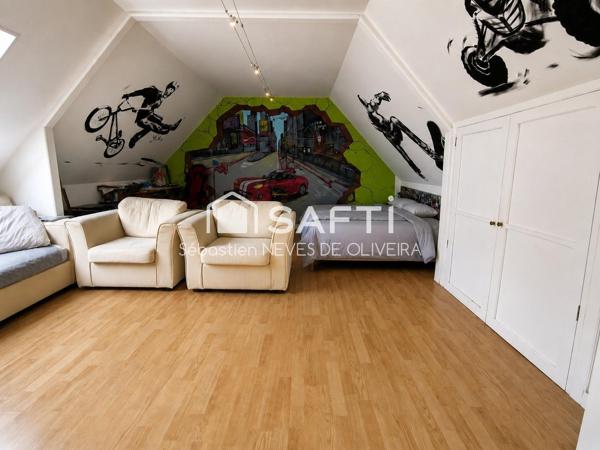 Maison familiale avec grand terrain de 1 157 m²