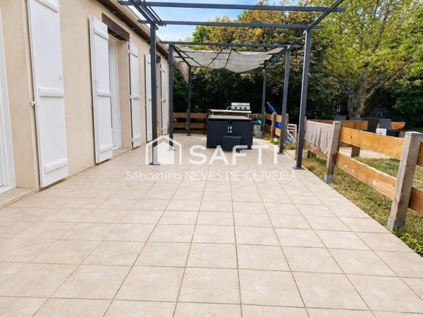 Maison familiale avec grand terrain de 1 157 m²