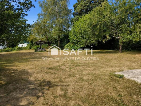 Maison familiale avec grand terrain de 1 157 m²
