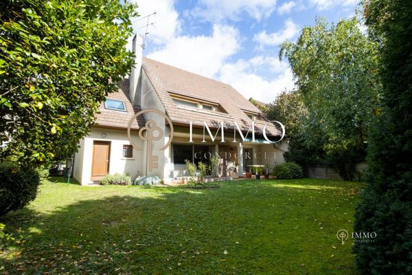 Maison 7 pièces 150m² de plain pied proche école, au calme.