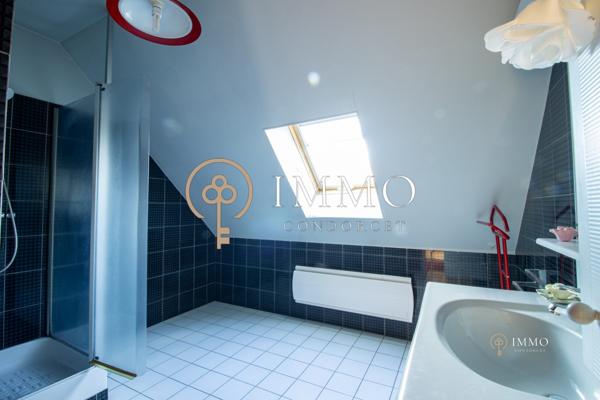 Maison 7 pièces 150m² de plain pied proche école, au calme.