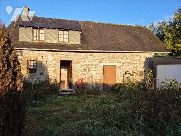 A vendre à CIGNE(53), en campagne, une maison en pierres comprenant un séjour(34 m²) et une sal...