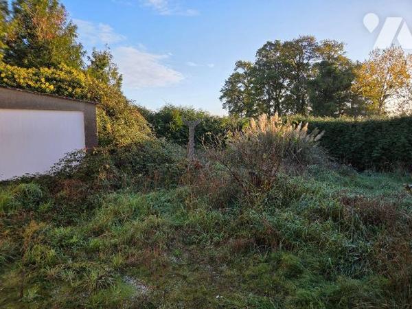 A vendre à CIGNE(53), en campagne, une maison en pierres comprenant un séjour(34 m²) et une sal...