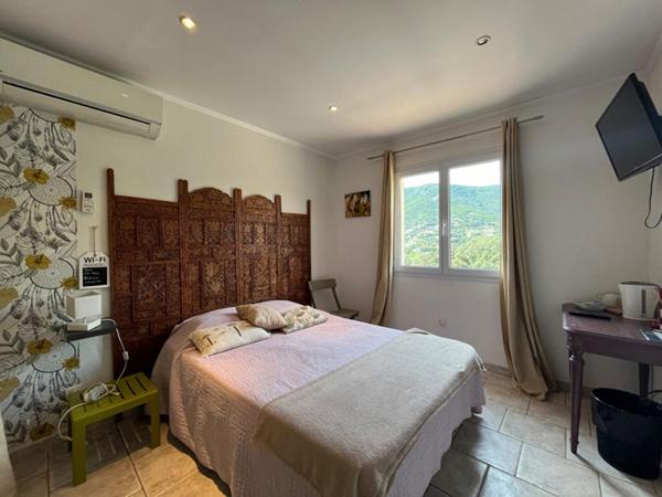 RAVISSANTE VILLA PROCHE COMMERCES