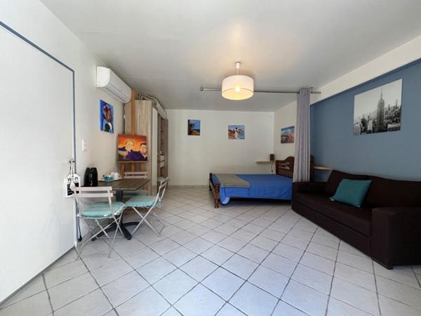 RAVISSANTE VILLA PROCHE COMMERCES