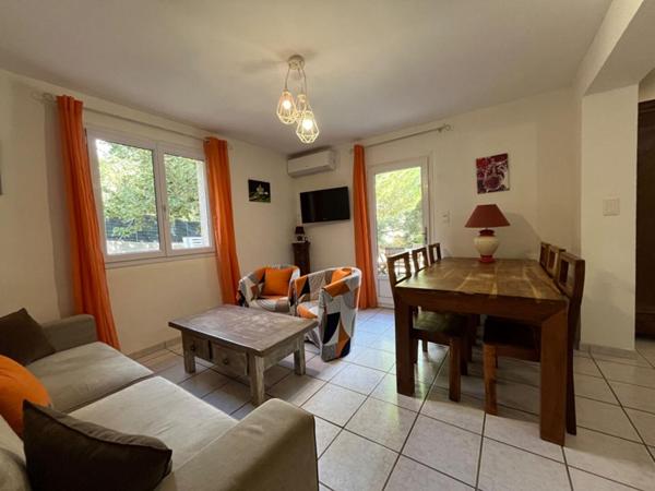 RAVISSANTE VILLA PROCHE COMMERCES