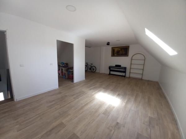 Pavillon familial 3 chambres avec potentiel dans un village calme