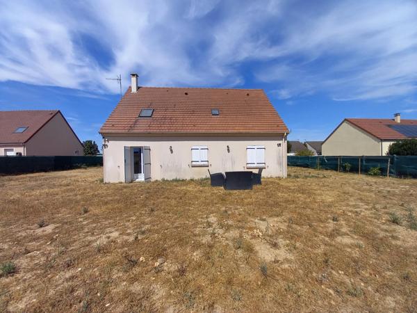 Pavillon familial 3 chambres avec potentiel dans un village calme