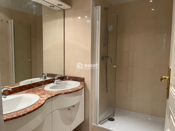 Location Appartement 7 pièces 230 m² - Paris 75016