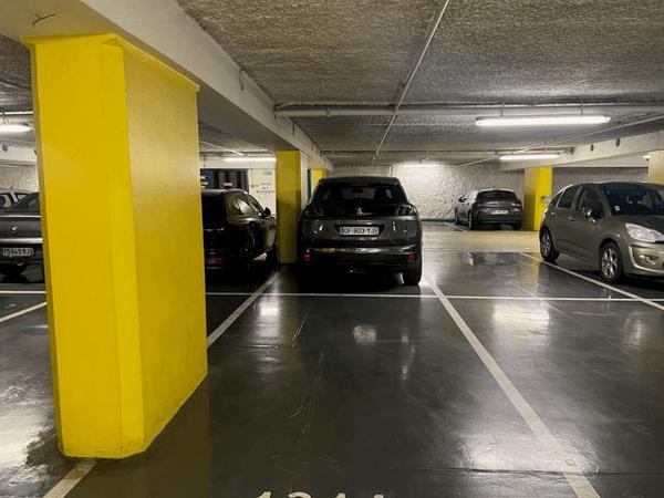 Parking à Bordeaux 2 Rue Beaubadat 33000 à louer